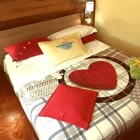 Non Ci Resta Che 4* Naples